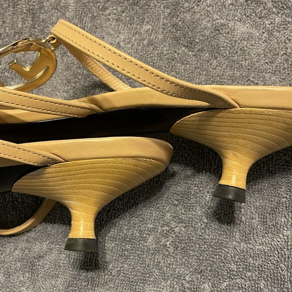 Gucci Women’s Leather Sandal, Gold Inverted G Hardware, Tan - size 38 - Picture 5 of 11